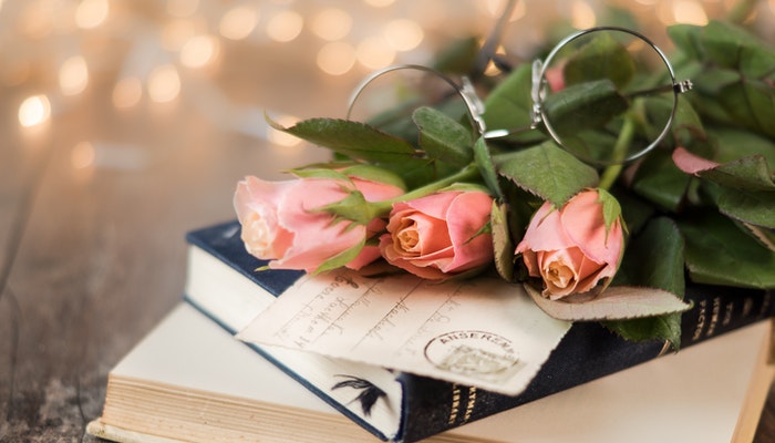 10 razones para leer y regalar libros de novela romántica