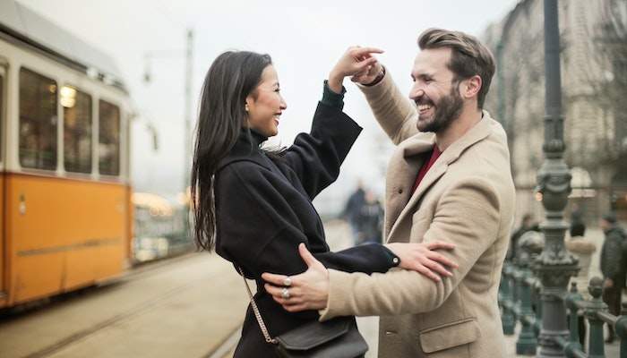 6 consejos esenciales para buscar pareja en tu pueblo o ciudad
