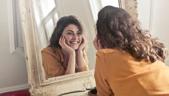 7 pasos para mejorar tu autoestima si no te sientes atractivo