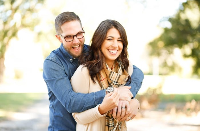 Retrato de pareja feliz