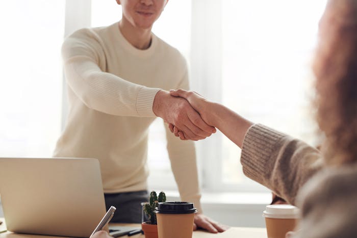 Consejos para no enamorarte de un compañero de trabajo