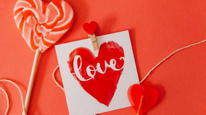 Navegando Relaciones Multiculturales en MobiFriends